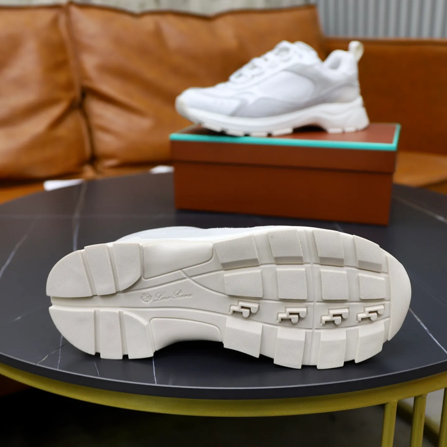 Factory price: 💰520Loropiana LP men's shoes ♞size; 38-44 "45.46 customization" cowhide stitching. It is really easy to wear, lazy, loose, casual, perfect comfort. There are many color choices, and they all look good with clothes. Is it true that Loropiana can bring social value? “Loropiana is the best thing money can buy”